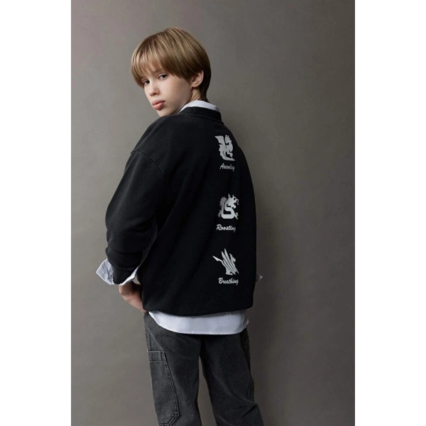 Defacto Geniş Kalıp Bisiklet Yaka Sırt Baskılı Yıkamalı Soluk Efektli Sweatshirt Erkek Çocuk