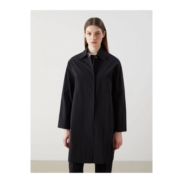 LC Waikiki Gömlek Yaka Oversize Kadın Yağmurluk