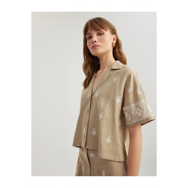 Koton Viskon Etnik Desenli İşlemeli Kısa Kollu Oversize Crop Gömlek