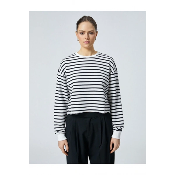 Koton Bisiklet Yaka Sweatshirt Beli Eskitme Detaylı
