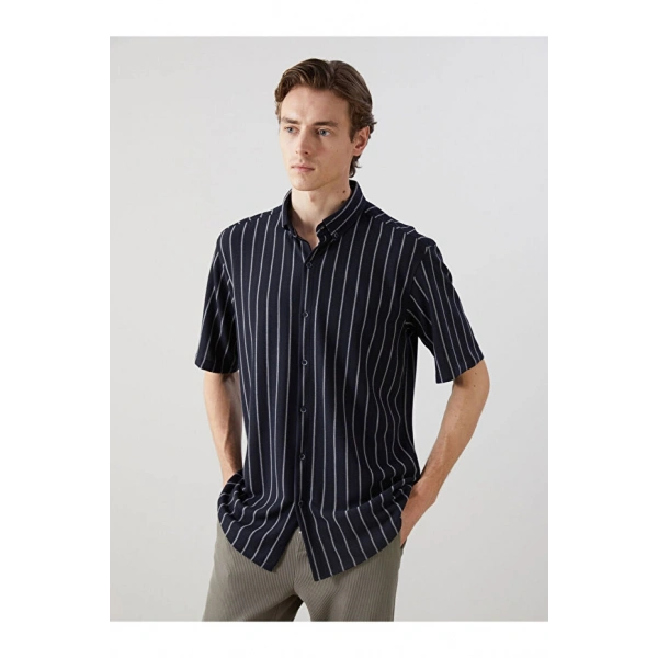 LC Waikiki Erkek Regular Fit Kısa Kollu Çizgili Gömlek