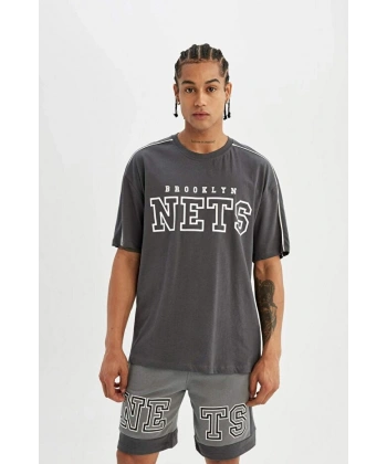 DEFACTO NBA Brooklyn Nets Oversize Geniş Kalıp Bisiklet Yaka Kısa Kollu Tişört