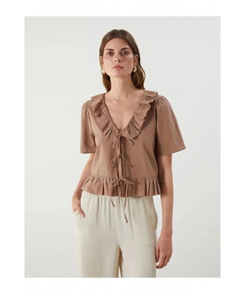 LC Waikiki Kadın Vision V Yaka Önü Fiyonklu Fırfırlı Crop Bluz