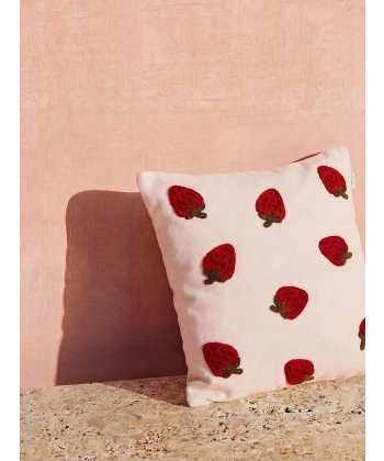 LCW HOME Pembe Çilek Desenli Kırlent Kılıfı