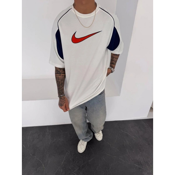 Nakış Detay Oversize Tshirt Beyaz