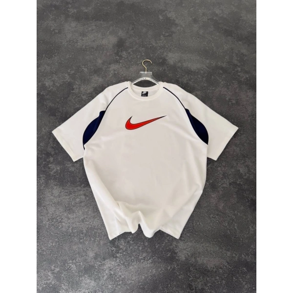 Nakış Detay Oversize Tshirt Beyaz