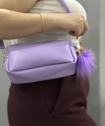 Mor Ponpon Detaylı Cilt Çanta