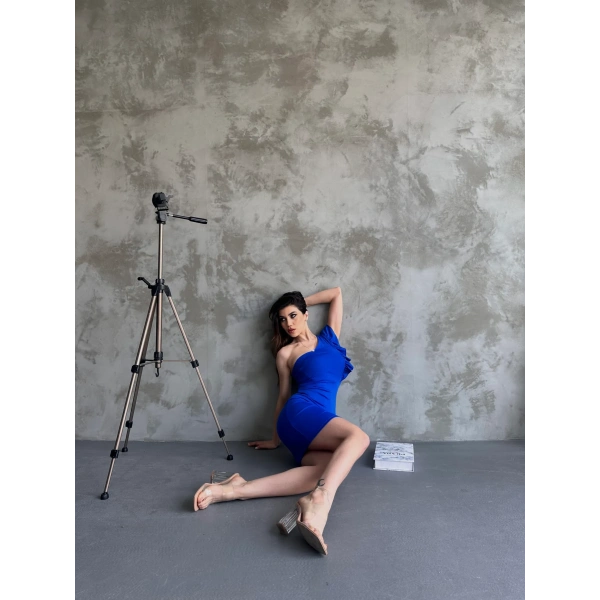 Tek Omuz Volan Detaylı Dalgıç Elbise Mavi