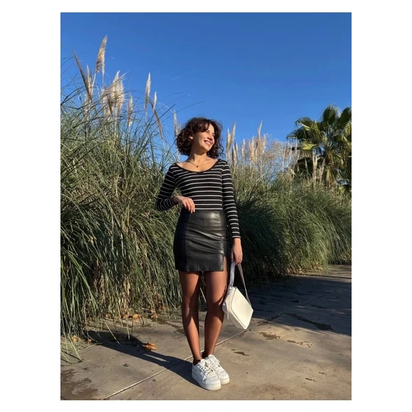 Siyah V Yaka Çizgili Bluz