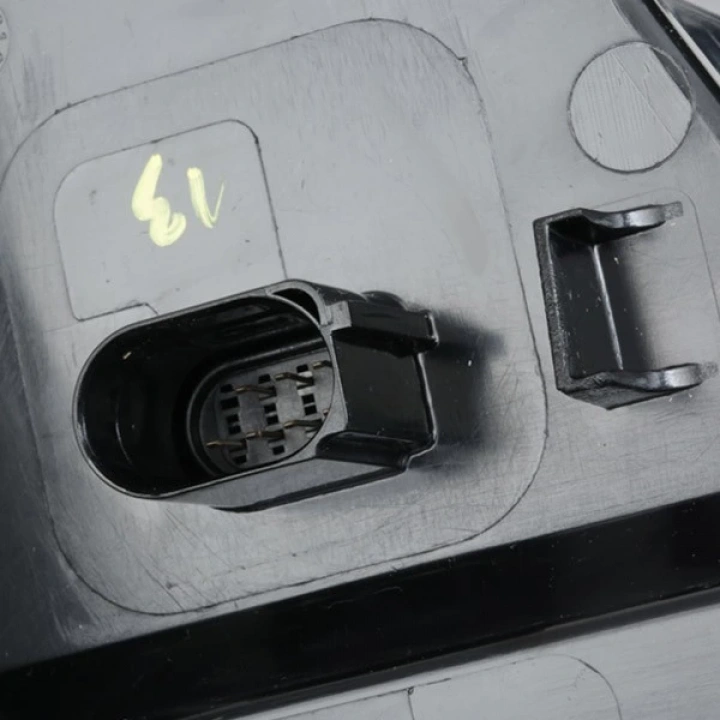 VW Q2 STOP LAMBASI SAG LED`LI 17- 81A945092
