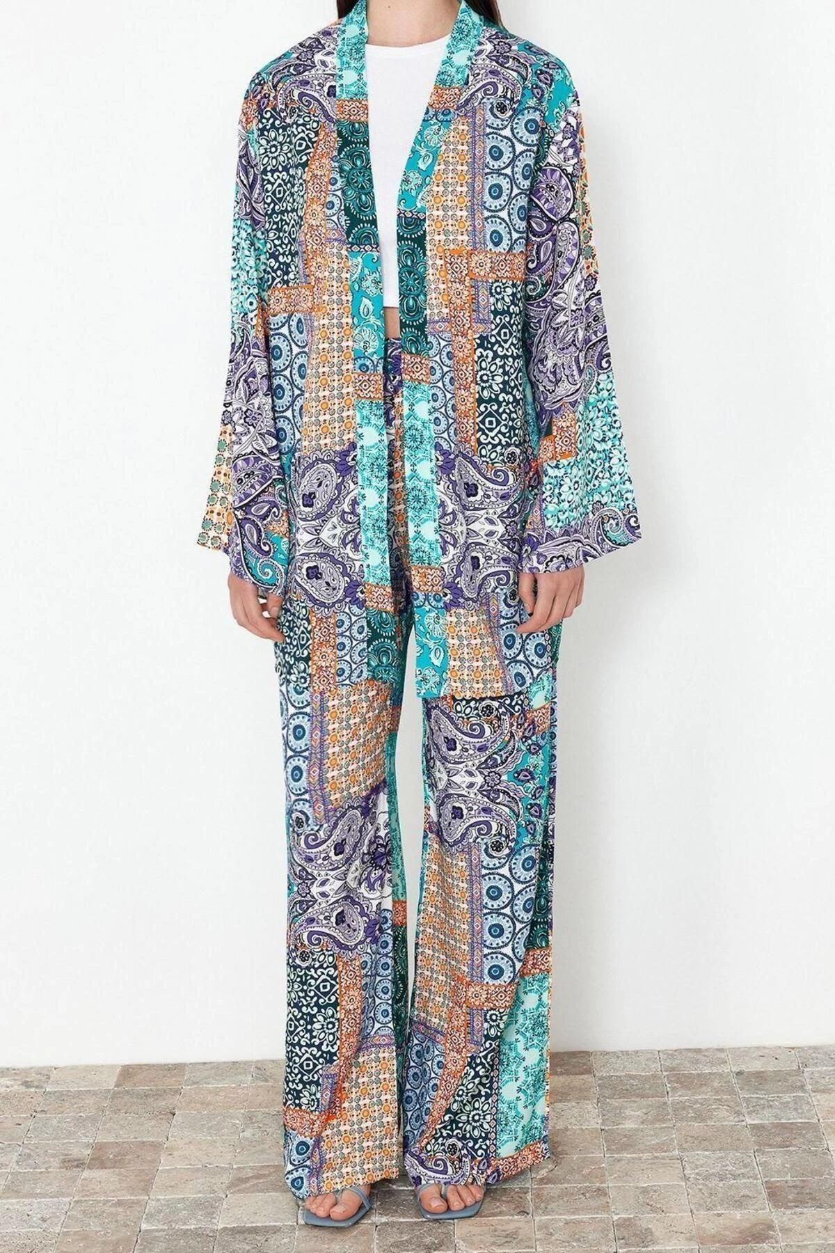 Alternative view of Moda Şal Desen V Yaka Günlük Şal Desen Kimono ve Wide Leg Geniş Paça Viskon Dokuma Alt Üst Takım