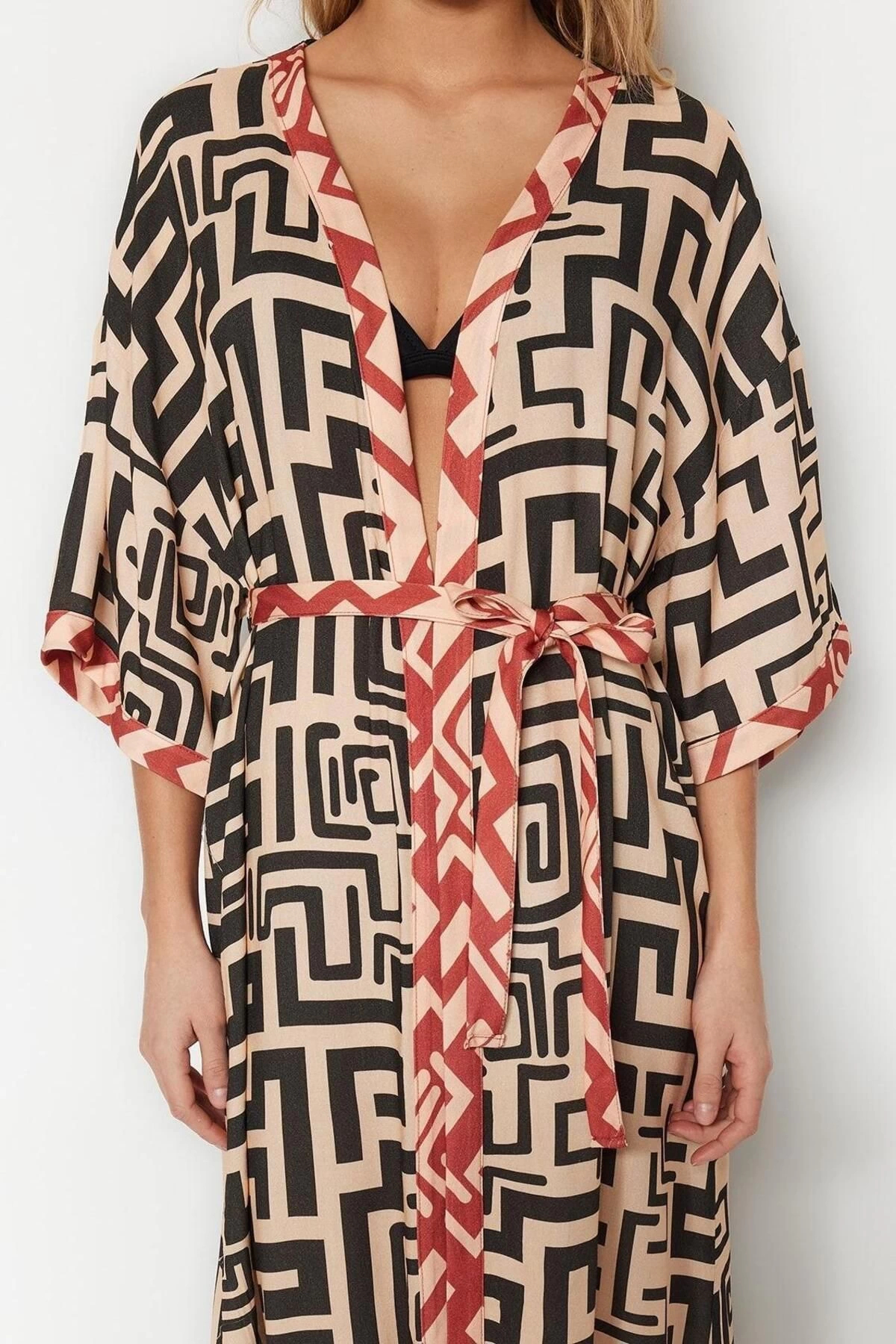 Alternative view of Moda Dokuma Oversize Kalıp Uzun V Yaka Standart Kol Shally Basic Geometrik Desen Kimono Kaftan