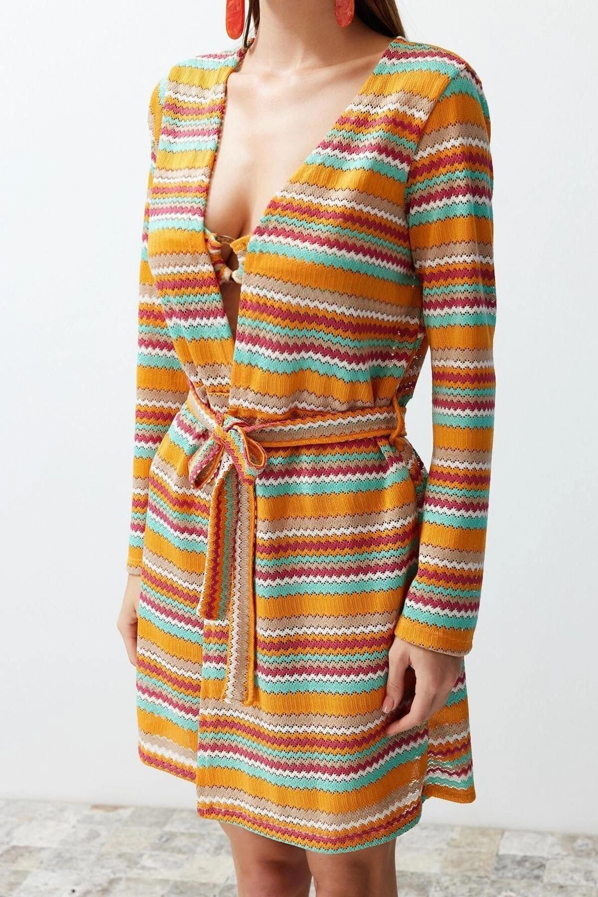 Alternative view of Moda Örme Regular Kalıp Mini V Yaka Standart Kol Dokulu Basic Geometrik Desen Kimono Kaftan