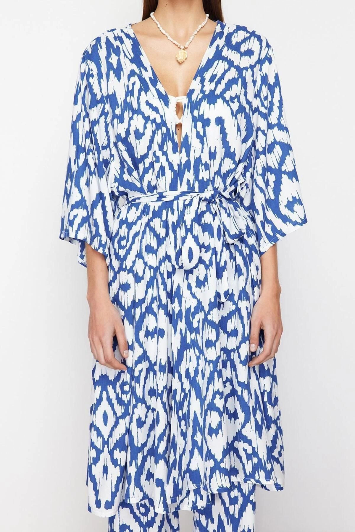 Alternative view of Moda Dokuma Rahat Kalıp Uzun Kruvaze Ay Kol Yoryo Şifon Basic Geometrik Desen Kimono Kaftan
