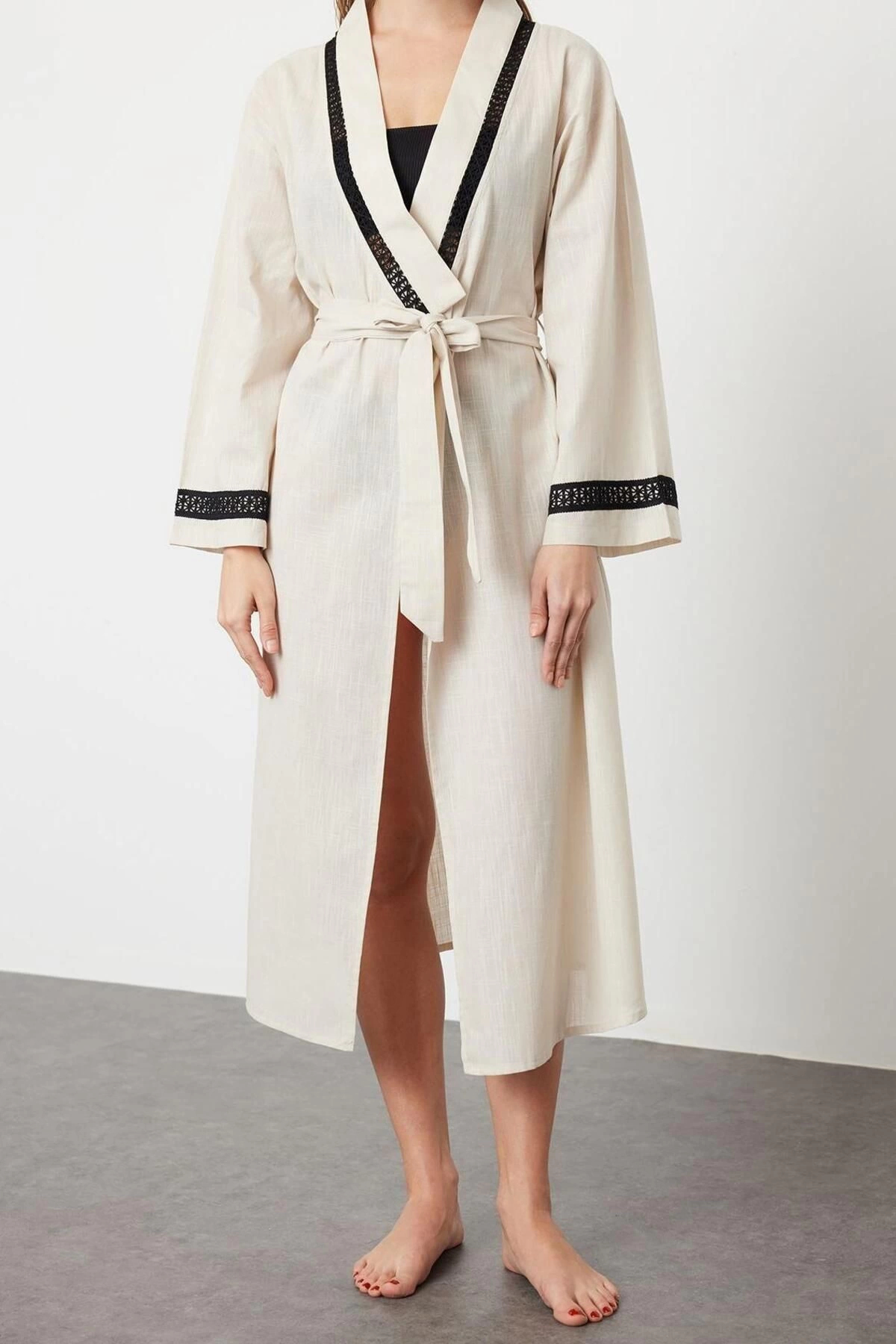 Alternative view of Moda Dokuma Oversize Kalıp Regular Kruvaze Ay Kol Yoryo Şifon Basic Düz Desen Kimono Kaftan