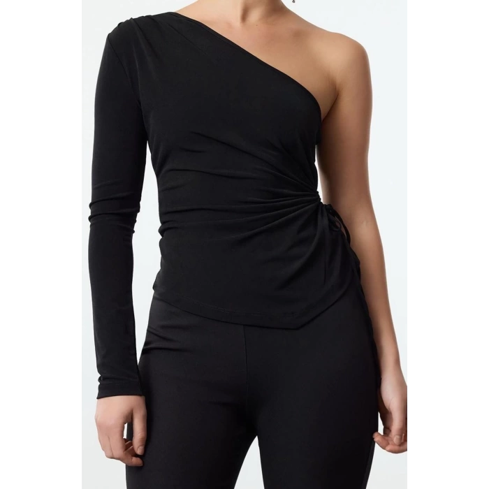 Kadın Moda Şık Regular Asimetrik Yaka Tek Kol Fitted Kalıp Örme Cut-Out Pencere Detaylı Bluz
