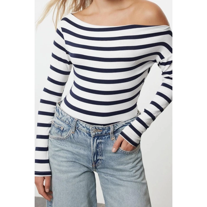 Womens Carmen Collar Low Sleeve Slim Pattern Knitted Soft Touch Soft Fabric Body-Smoothing Flexible Blouse