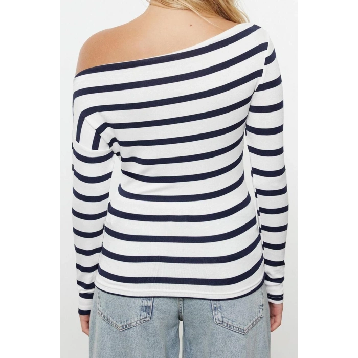 Womens Carmen Collar Low Sleeve Slim Pattern Knitted Soft Touch Soft Fabric Body-Smoothing Flexible Blouse