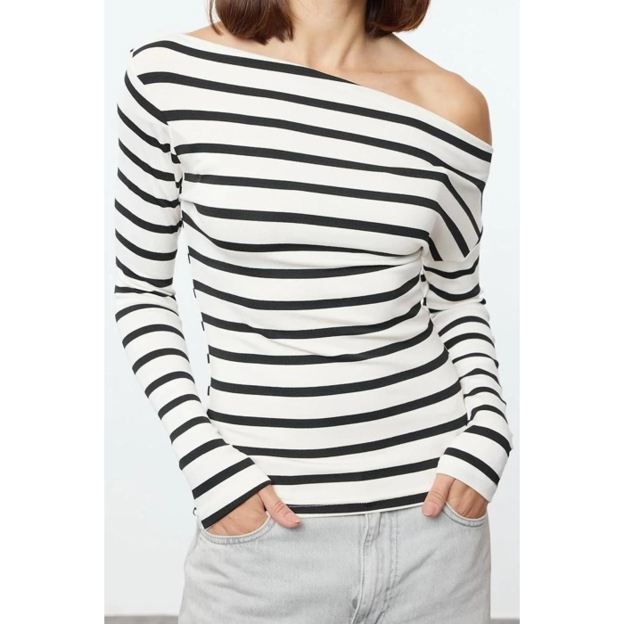 Womens Carmen Collar Low Sleeve Slim Pattern Knitted Soft Touch Soft Fabric Body-Smoothing Flexible Blouse
