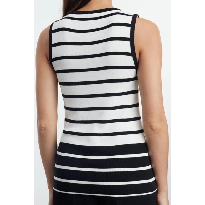 Women Fashion Stylish Tops Crop Crew Neck Slim Fit Knitwear Zero Sleeve Striped Blouse