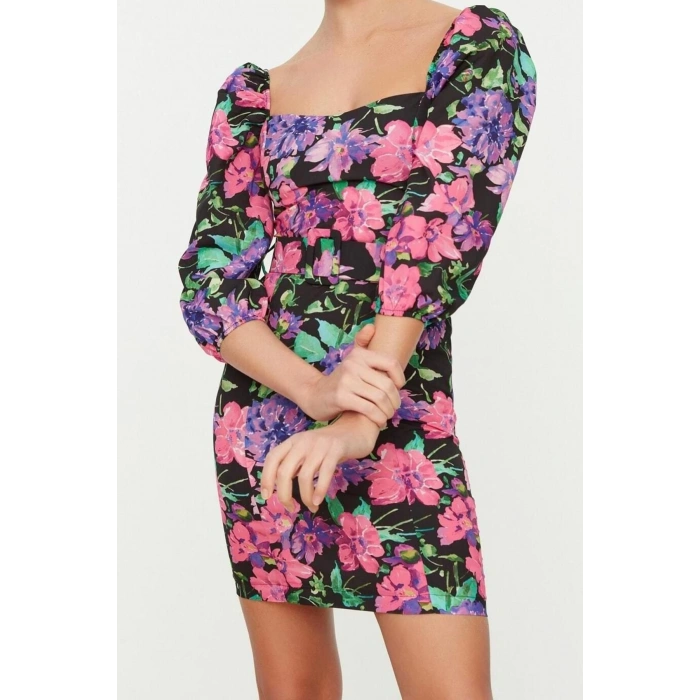 New Fit Day Night Queen Crepe Woven Square Neck Three Quarter Sleeve Bodycone Mini Length Dress