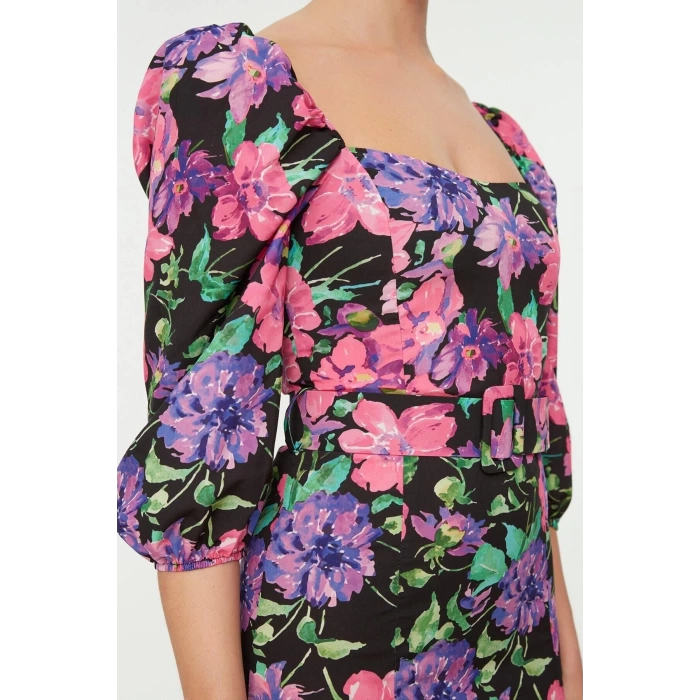 New Fit Day Night Queen Crepe Woven Square Neck Three Quarter Sleeve Bodycone Mini Length Dress