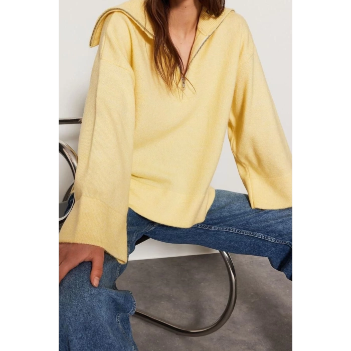 Women Fashion Stylish Regular Stand Collar Long Sleeve Plain Wide Pattern Soft Textured Zippered Knitwear Sweater