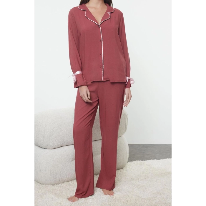 Kadın Moda Şık Gömlek Yaka Geniş Paça Uzun Kol Koyu Bağlama Kurdeleli Viskon Dokuma Pijama Takımı