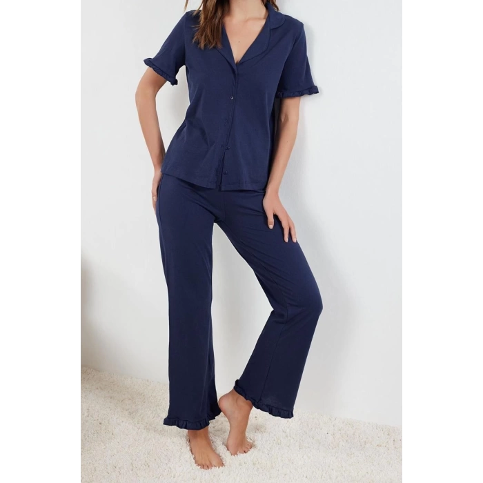 Kadın Moda Şık Gömlek Yaka Boru Paça Kısa Kol %100 Pamuklu Fırfır Detaylı Örme Pijama Takımı