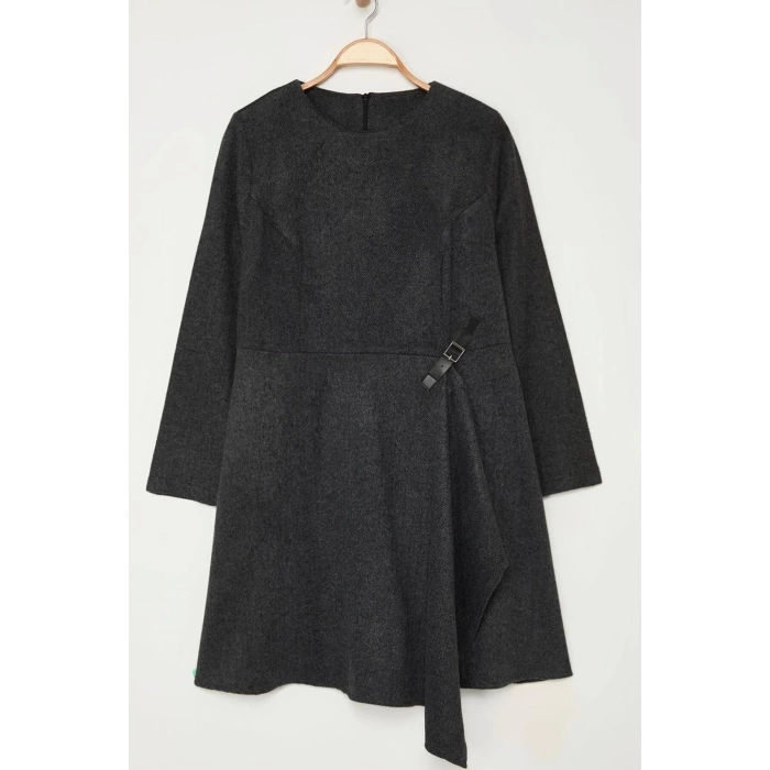 Womens Plus Size Midi Length Crew Neck Relaxed Tweed Buckle Accessory Woven Plus Size Dress