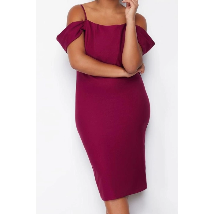 Kadın Moda Şık Büyük Beden Midi Boy Carmen Yaka Fitted Düz Bodycone Dokuma Büyük Beden Elbise