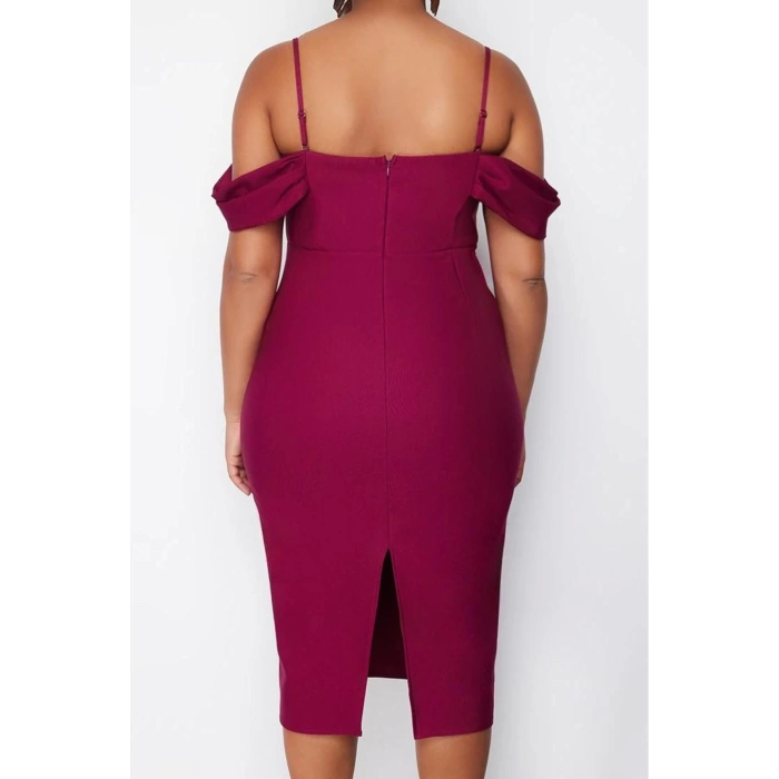 Kadın Moda Şık Büyük Beden Midi Boy Carmen Yaka Fitted Düz Bodycone Dokuma Büyük Beden Elbise