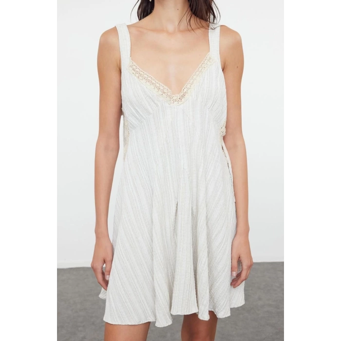 Kadın Moda Şık Midi Boy V Yaka Regular Ekru Dokuma Cut out Pencere Plaj Elbisesi