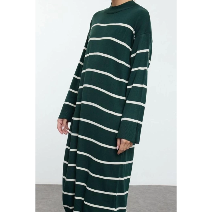 Kadın Moda Şık Tesettür Maxi Boy Bisiklet Yaka Relaxed Çizgili Kolu Yırtmaç Detaylı Triko Elbise