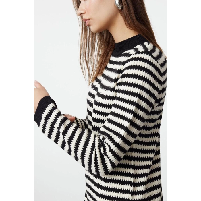 Kadın Moda Şık Tesettür Maxi Boy Bisiklet Yaka Fitted Taş Çizgili Uzun Triko Elbise