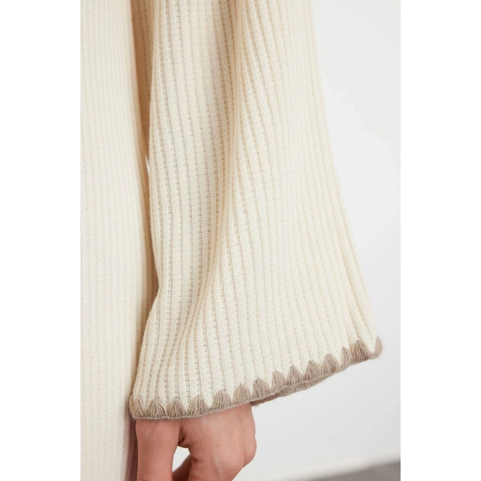 Women Fashion Stylish Hijab Maxi Length Crew Neck Relaxed Stitching Detailed Long Knit Dress