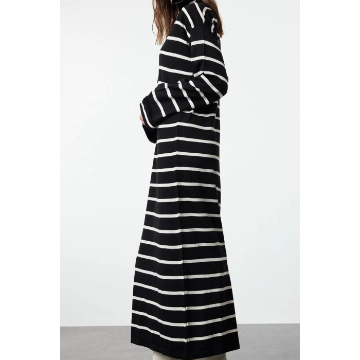 Kadın Moda Şık Tesettür Maxi Boy Yarım Balıkçı Yaka Relaxed Çizgili İnce Triko Elbise
