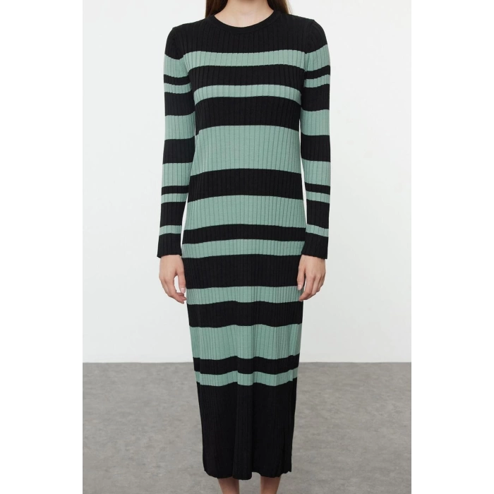 Women Fashion Stylish Hijab Maxi Length Crew Neck Fitted Fuchsia Color Block Ribbed Knit Sweater Dress