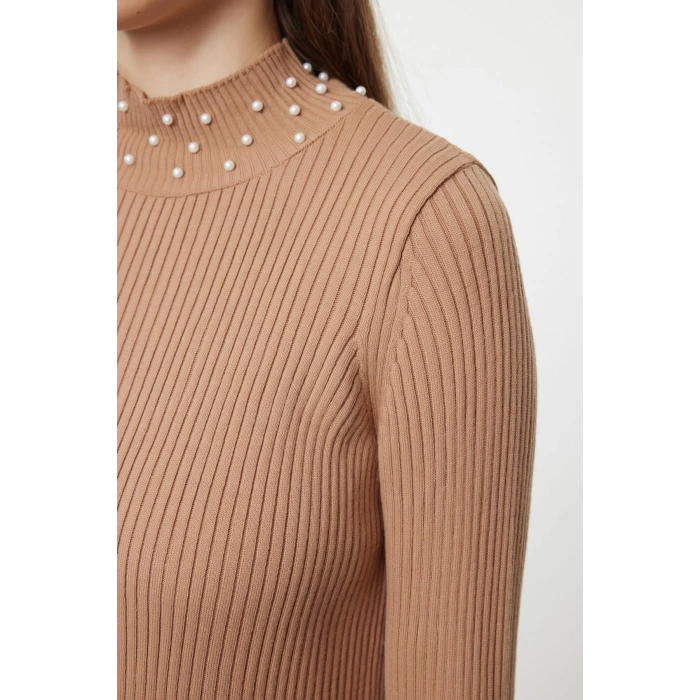 Kadın Moda Şık Tesettür Uzun Dik Yaka Fitted İnci Taş Aksesuarlı Triko Elbise