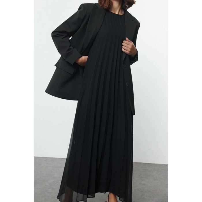 Women Fashion Stylish Hijab Long Crew Neck Regular Pleated Woven Underwear Dress