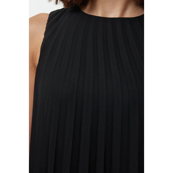 Women Fashion Stylish Hijab Long Crew Neck Regular Pleated Woven Underwear Dress