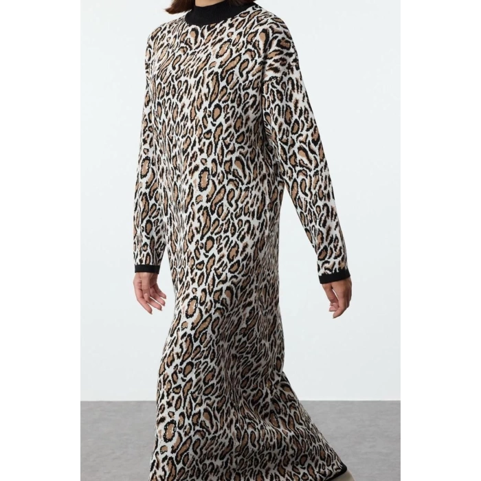 Kadın Moda Şık Tesettür Maxi Boy Dik Yaka Regular Leopar Desenli Triko Elbise