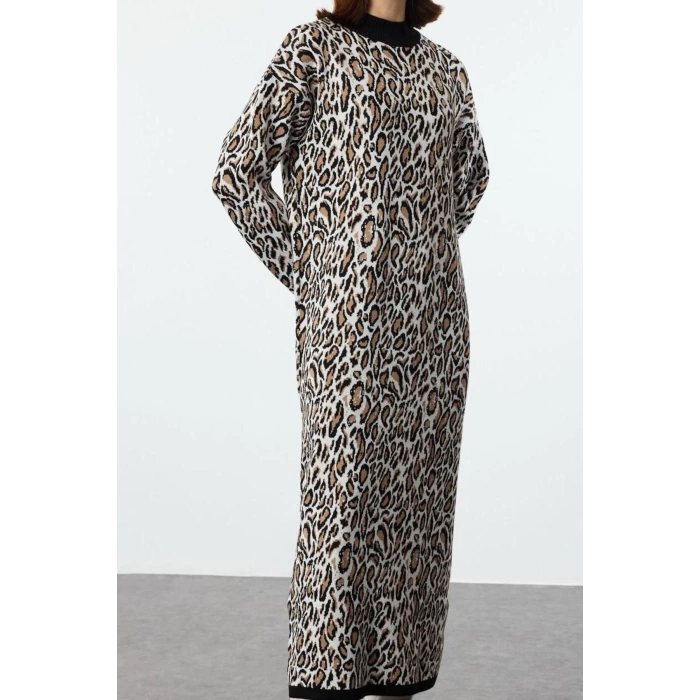 Kadın Moda Şık Tesettür Maxi Boy Dik Yaka Regular Leopar Desenli Triko Elbise