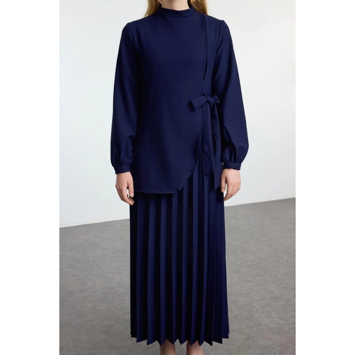 Women Fashion Stylish Hijab Maxi Length Stand Collar Regular Crepe Woven Pleated Detail Dress