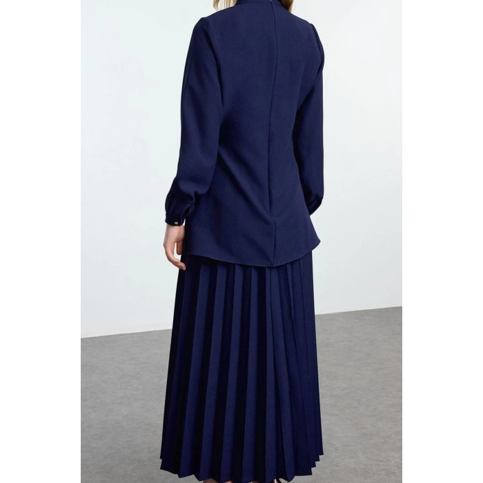 Women Fashion Stylish Hijab Maxi Length Stand Collar Regular Crepe Woven Pleated Detail Dress