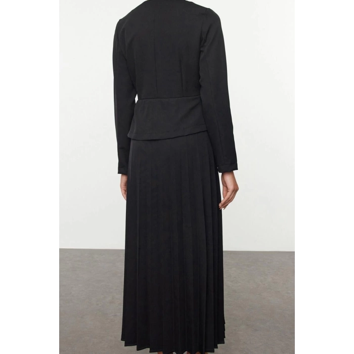 Women Fashion Stylish Hijab Maxi Length Crew Neck Regular Zipper Detail Pleated Woven Dress