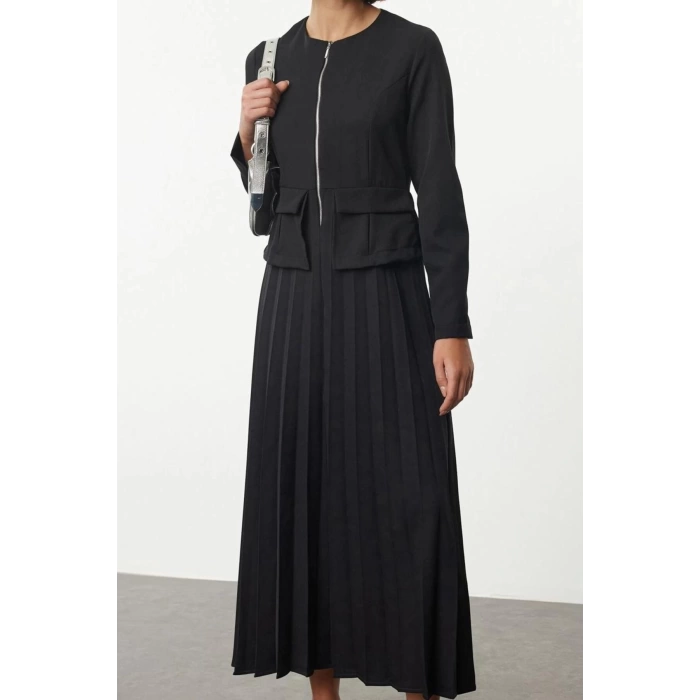 Women Fashion Stylish Hijab Maxi Length Crew Neck Regular Zipper Detail Pleated Woven Dress