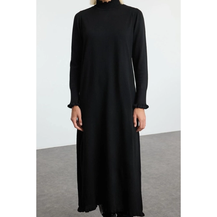 Kadın Moda Şık Tesettür Maxi Boy Dik Yaka Fitted Fırfır Detaylı Fitilli Triko Elbise