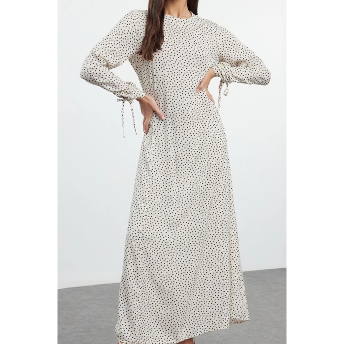 Women Fashion Stylish Hijab Maxi Length Crew Neck Regular Polka Dot Patterned Woven Dress
