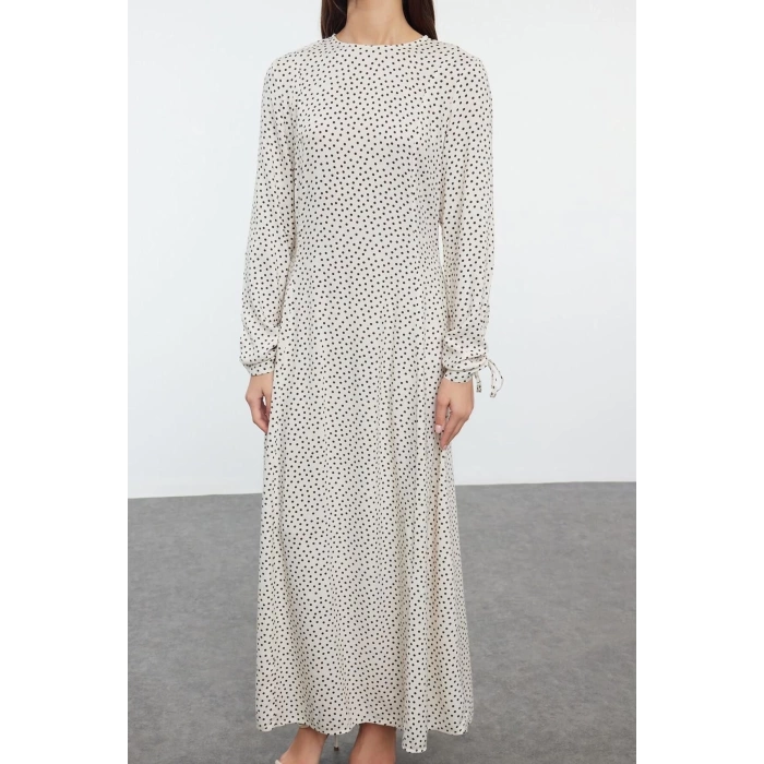 Women Fashion Stylish Hijab Maxi Length Crew Neck Regular Polka Dot Patterned Woven Dress